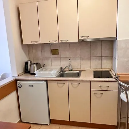 Large Size One Bed Sleep 6 In Flora Main Building *