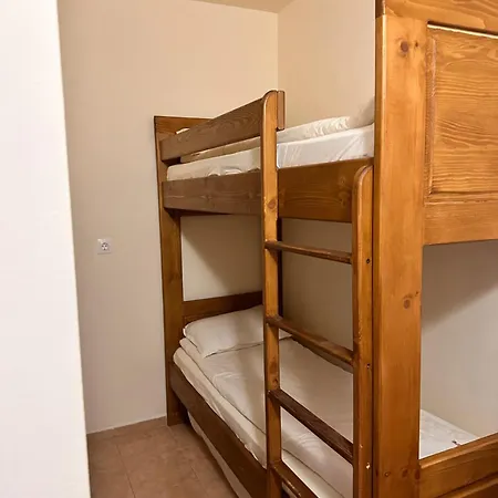 Large Size One Bed Sleep 6 In Flora Main Building * Borowec