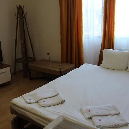 Large Size One Bed Sleep 6 In Flora Main Building *