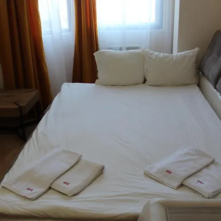 Apartament Large Size One Bed Sleep 6 In Flora Main Building *