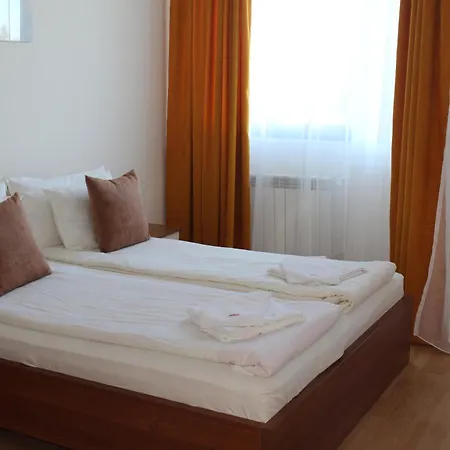 Large Size One Bed Sleep 6 In Flora Main Building *