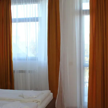 Large Size One Bed Sleep 6 In Flora Main Building