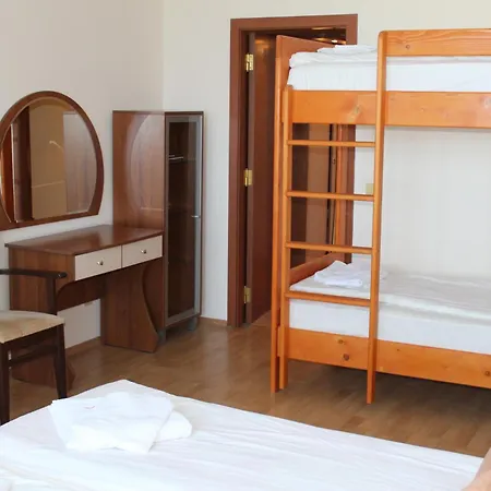 Large Size One Bed Sleep 6 In Flora Main Building Apartament *