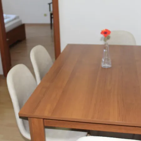 Large Size One Bed Sleep 6 In Flora Main Building * Borowec