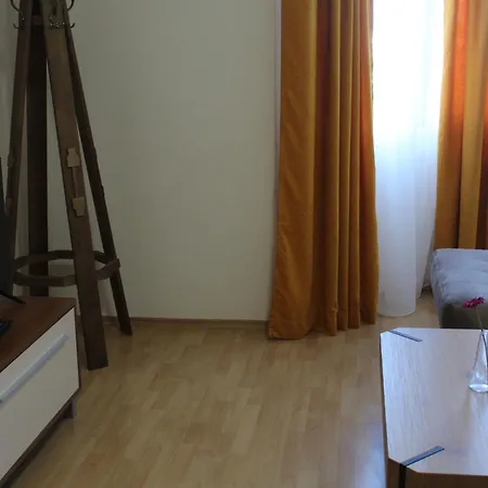 Large Size One Bed Sleep 6 In Flora Main Building