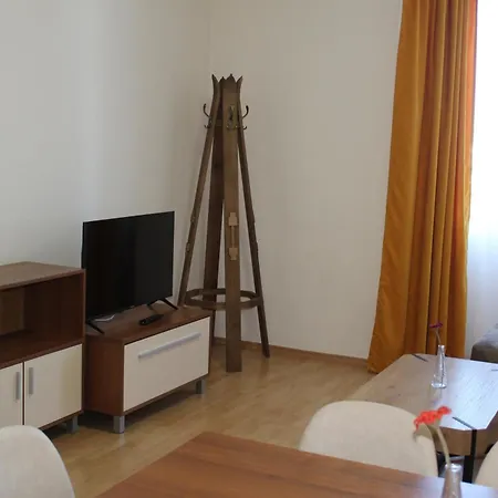 Apartament Large Size One Bed Sleep 6 In Flora Main Building