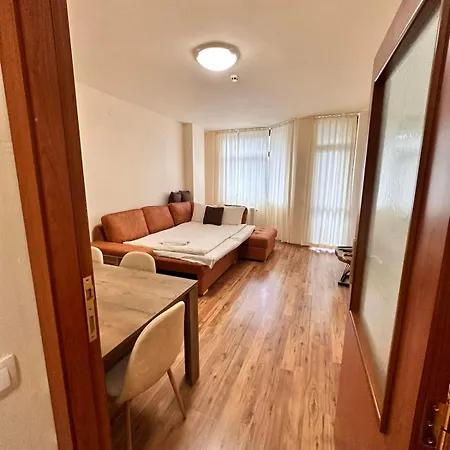 Large Size One Bed Sleep 6 In Flora Main Building *