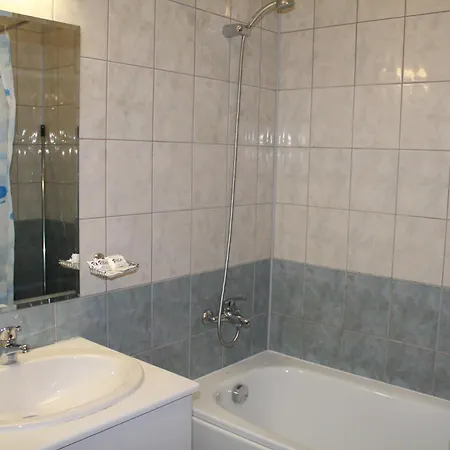 Large Size One Bed Sleep 6 In Flora Main Building Apartament Borowec