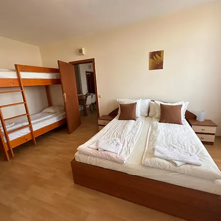Large Size One Bed Sleep 6 In Flora Main Building